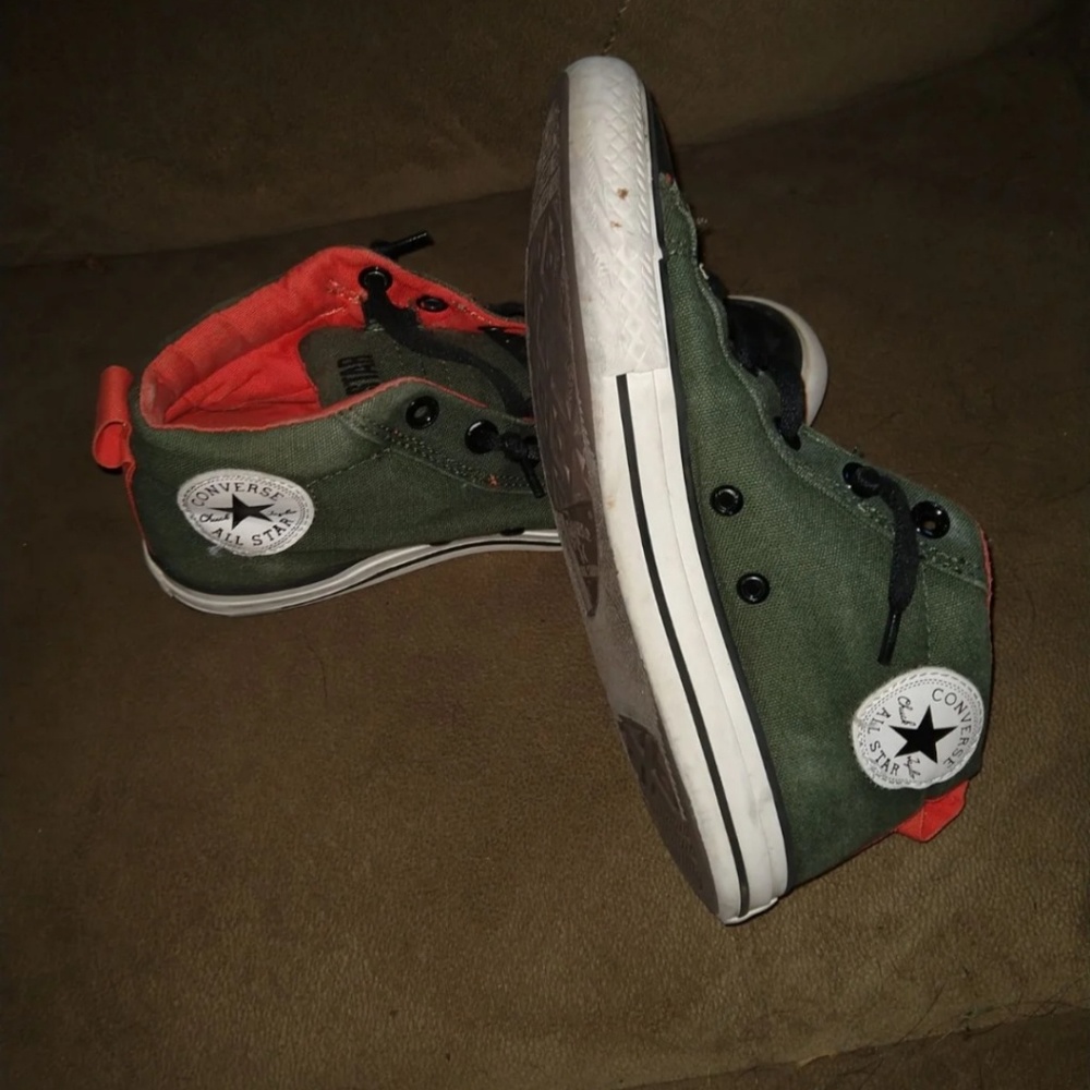 Converse size 4